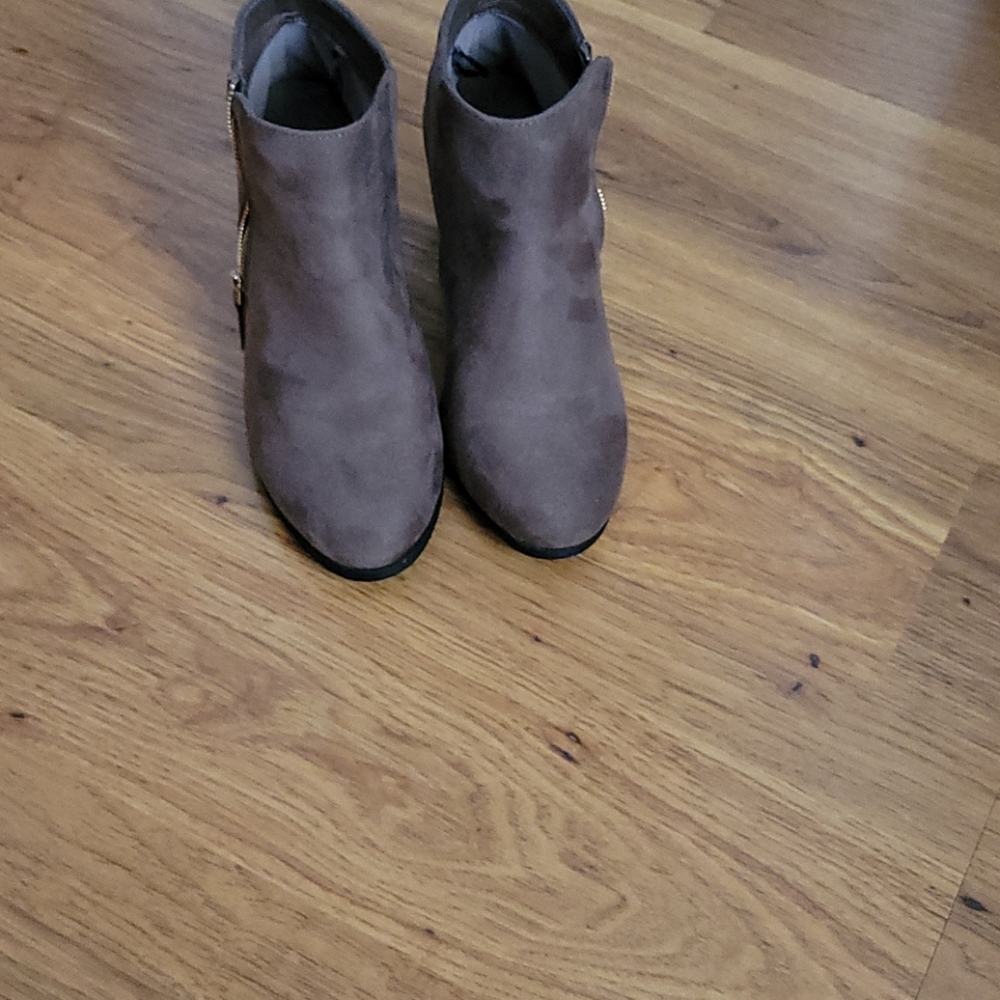 Size 8 brown booties - Picture 2 of 3